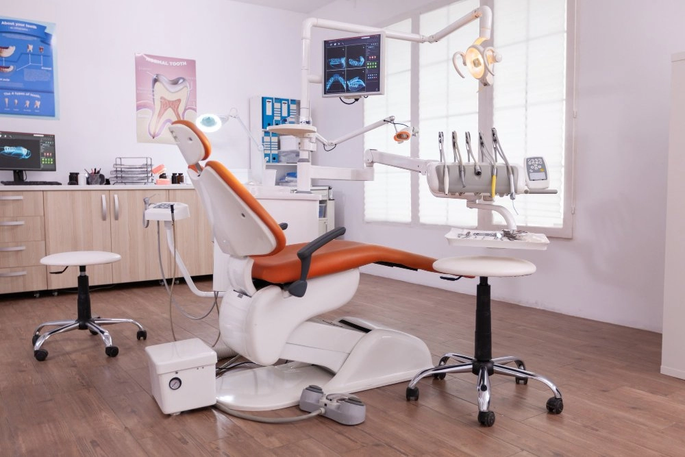 Cabinet dentaire avec équipement spécial
