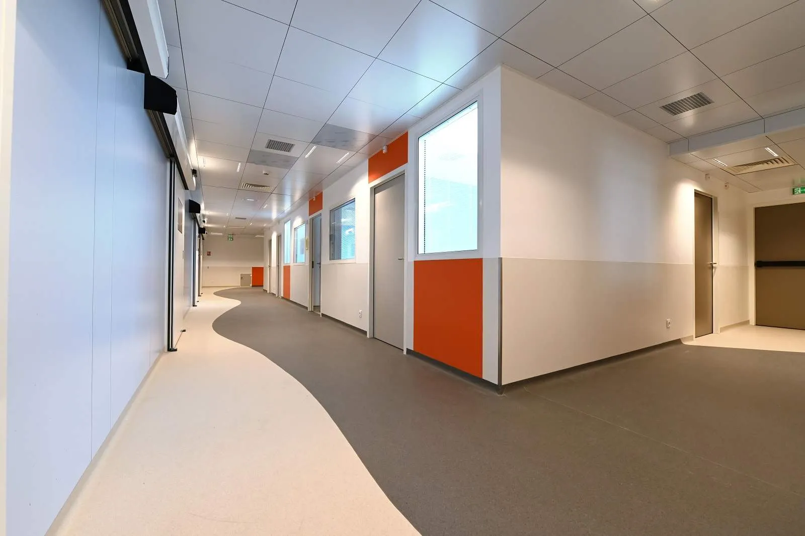 couloir d'espaces professionnels